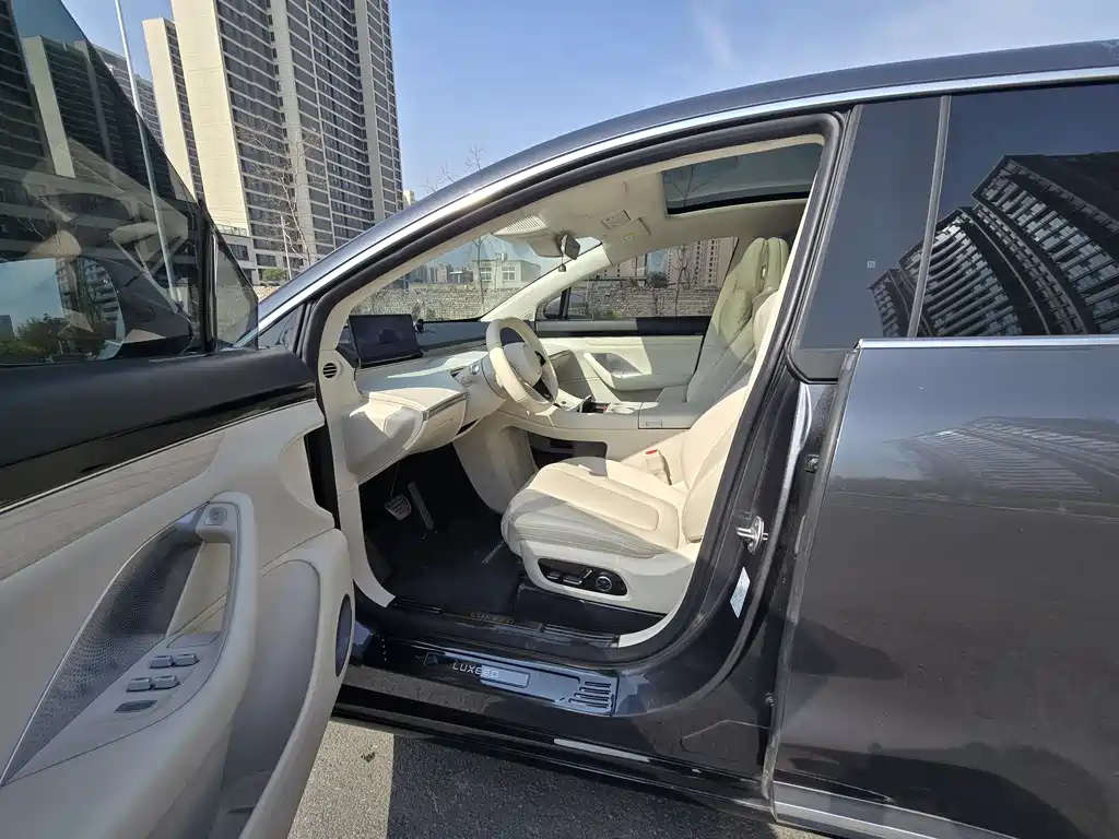 Zhijie R7 2025 extended range 251km Pro купить на сайте DeffCars