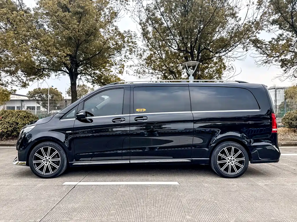 Mercedes-Benz V-Class 2022 V 260 L Long Wheelbase Luxury Edition купить на сайте DeffCars