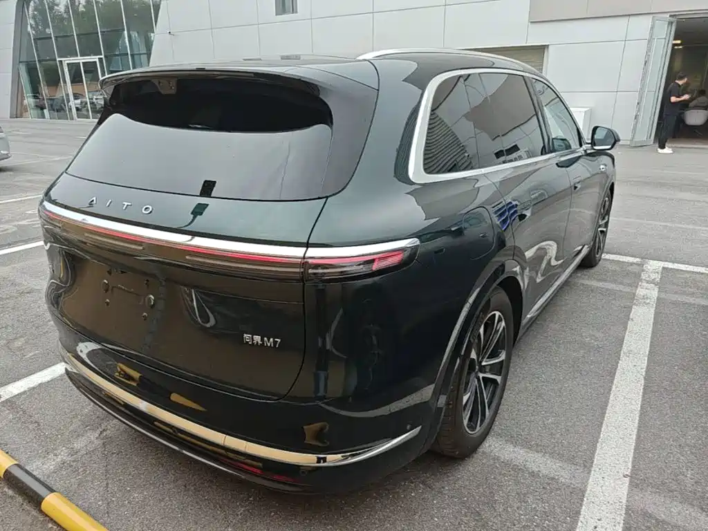 Wenjie M7 2026 extended range Ultra four-wheel drive version 5-seater 192-line lidar) купить на сайте DeffCars