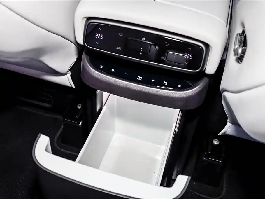 Xpeng X9 2024 640 four-wheel drive high performance Max купить на сайте DeffCars