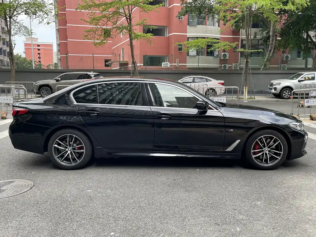 BMW 5 Series New Energy 2021 Model 535Le M Sports Package купить на сайте DeffCars