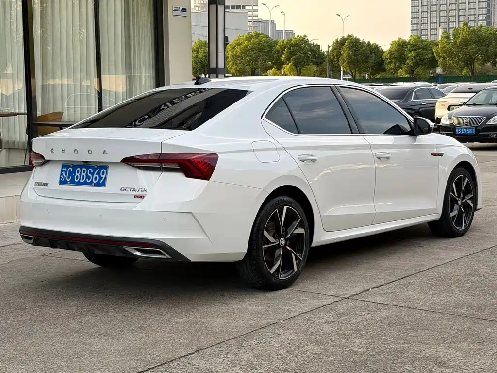 Octavia 2023 facelift PRO TSI280 exclusive version купить на сайте DeffCars