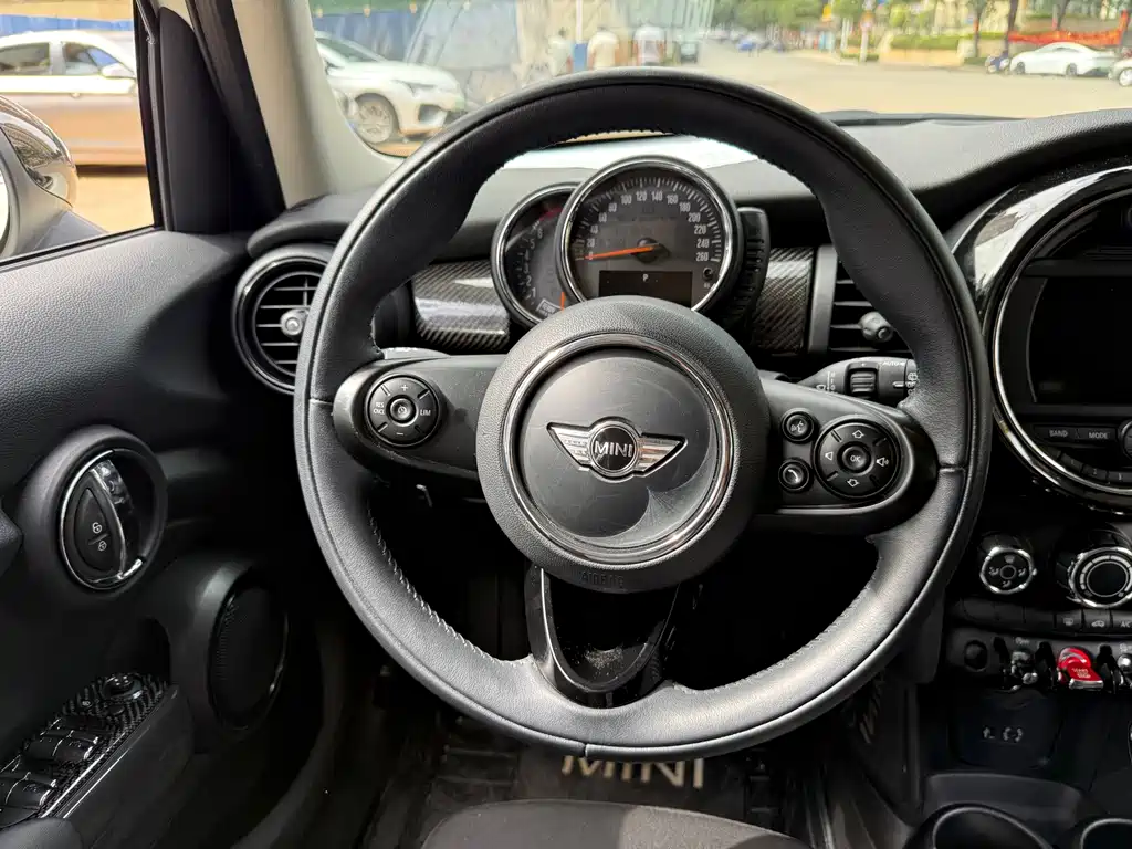 MINI 2016 1.5T COOPER five-door version купить на сайте DeffCars