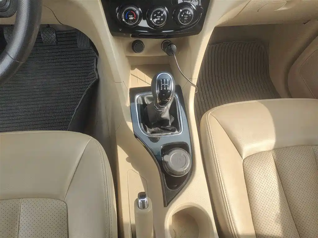 Baojun 730 2016 1.5L manual comfort type 7 seats National V купить на сайте DeffCars