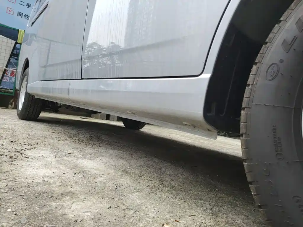 Wuling Yangguang 2024 300km Comfort Bus Version 75kW купить на сайте DeffCars