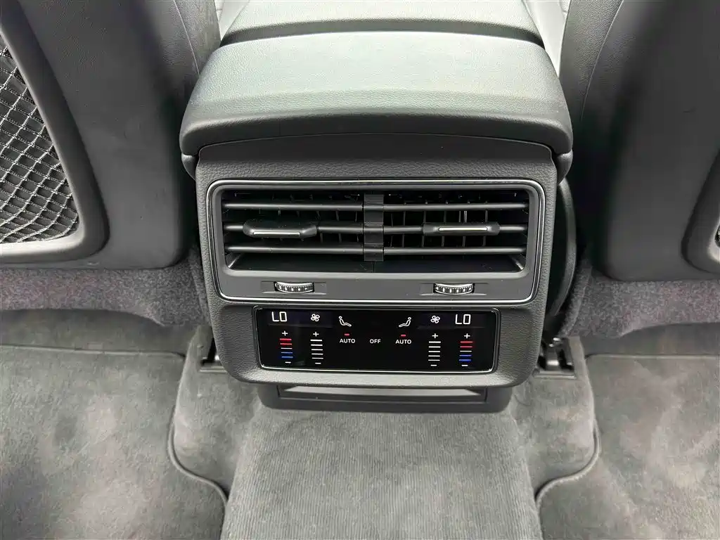 Audi Q7 2023 55 TFSI quattro S line sports купить на сайте DeffCars