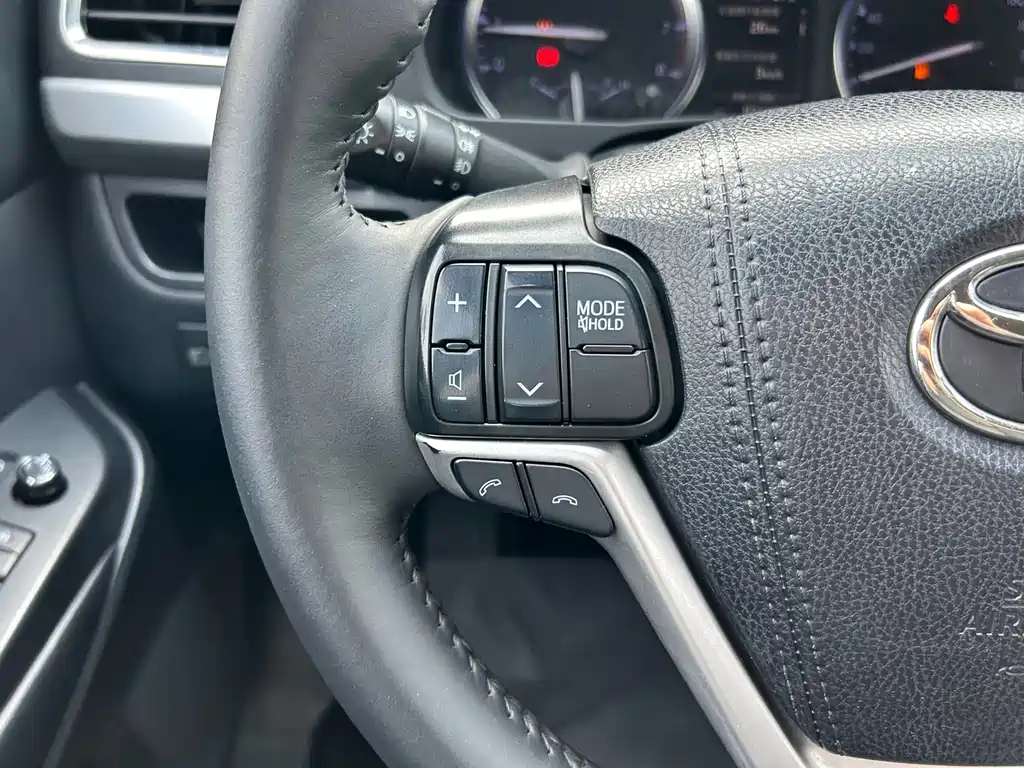Highlander 2018 2.0T four-wheel drive luxury version, 7 seats, National VI купить на сайте DeffCars