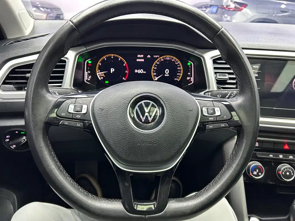 T-ROC 2022 model 280TSI DSG two-wheel drive elite PLUS купить на сайте DeffCars