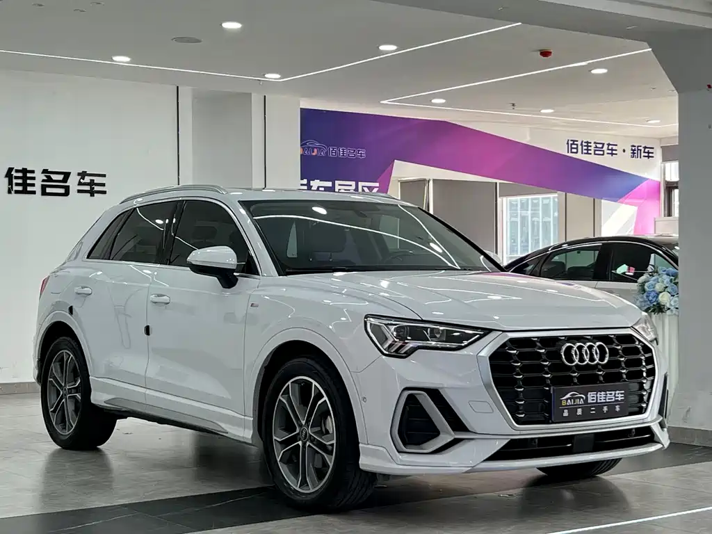 Audi Q3 2022 40 TFSI fashionable and dynamic купить на сайте DeffCars