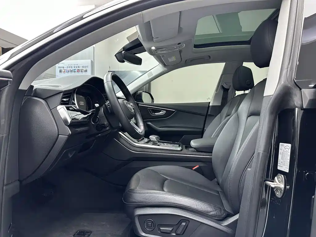 Audi Q8 2022 45 TFSI luxury and dynamic model купить на сайте DeffCars