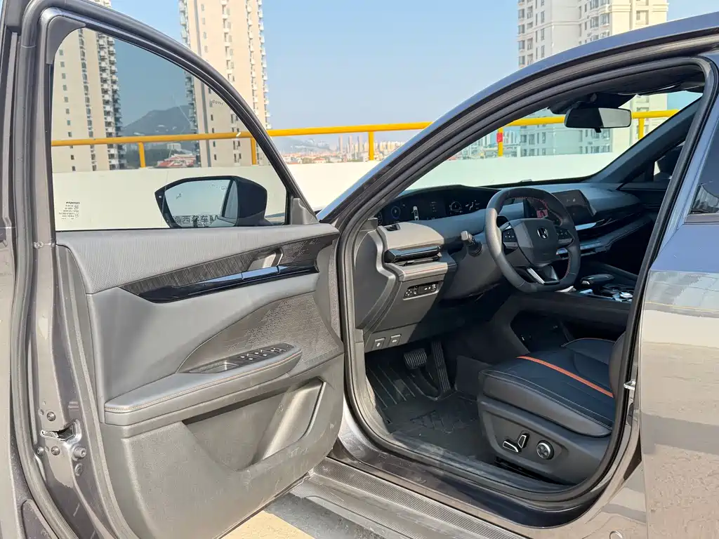 Changan UNI-V 2024 1.5T premium model купить на сайте DeffCars