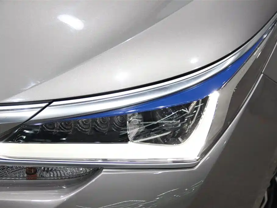 Corolla 2017 facelift dual engine 1.8L E-CVT leading version купить на сайте DeffCars