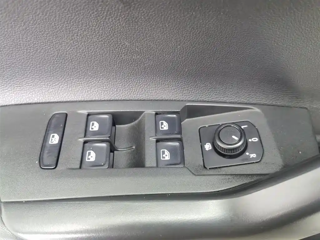 Polo 2019 Plus 1.5L Automatic Panoramic Enjoyment Edition купить на сайте DeffCars