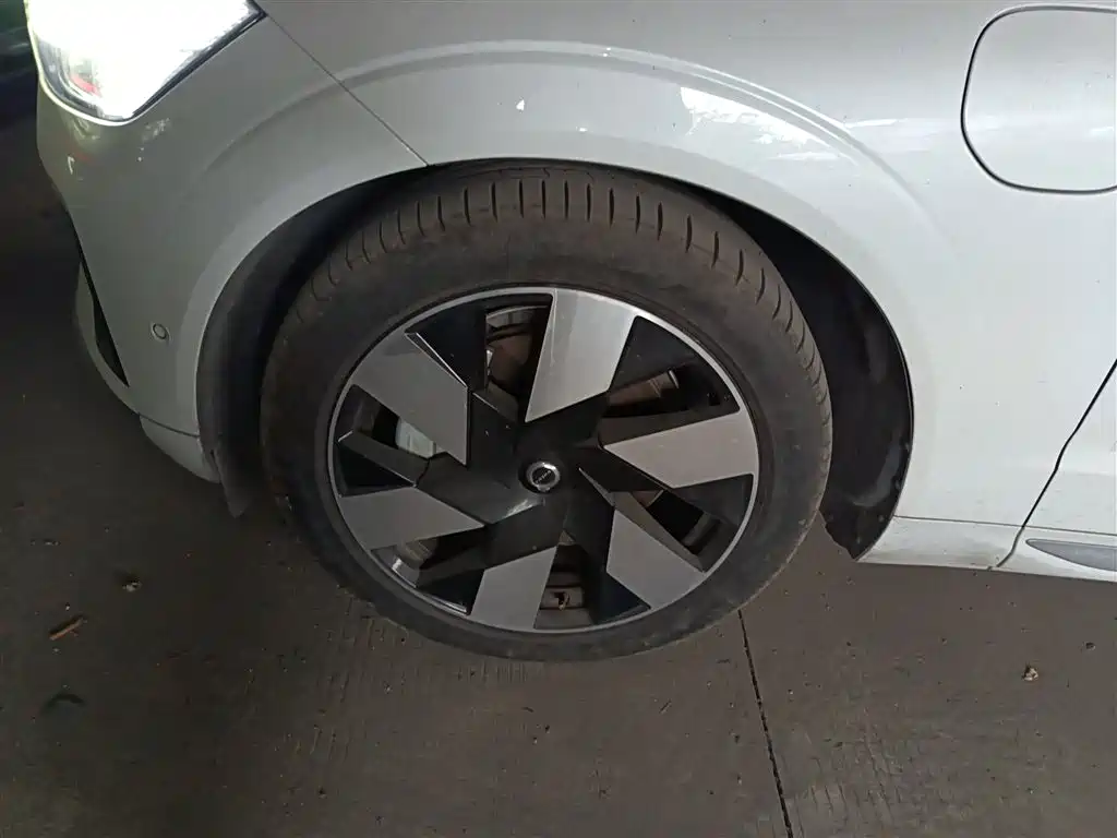 Volvo XC60 plug-in hybrid 2025 plug-in hybrid long-range four-wheel drive Zhiya luxury version купить на сайте DeffCars