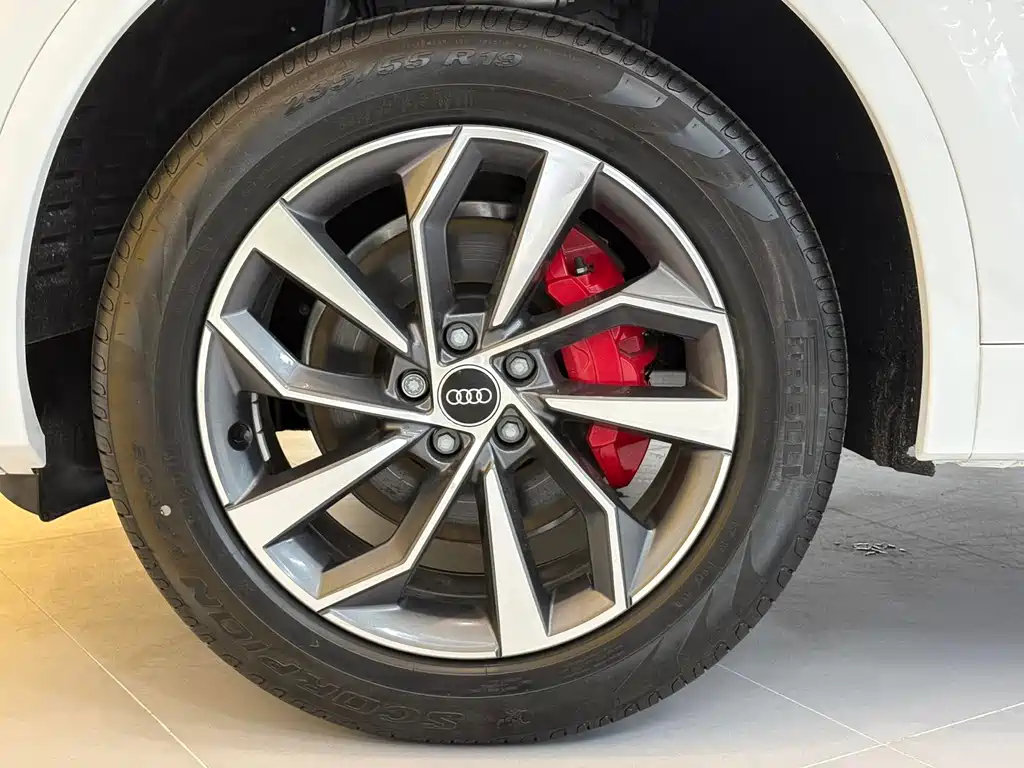Audi Q5L 2024 40 TFSI luxury and dynamic model купить на сайте DeffCars