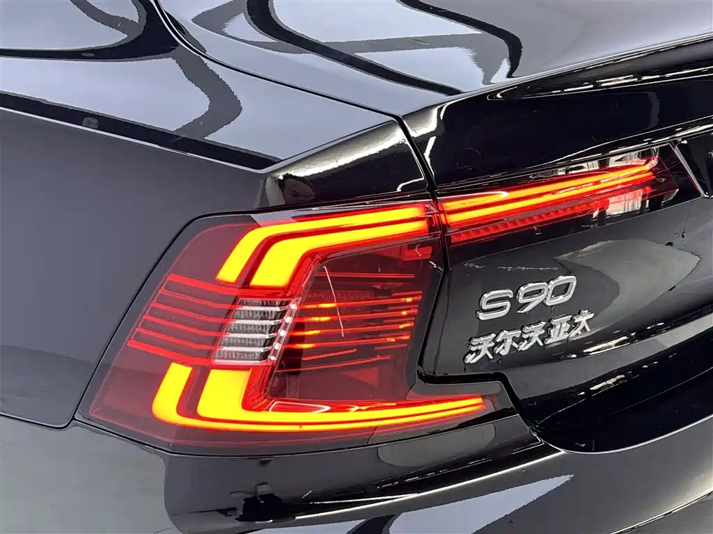 Volvo S90 2025 B5 Zhiyi Luxury Edition купить на сайте DeffCars