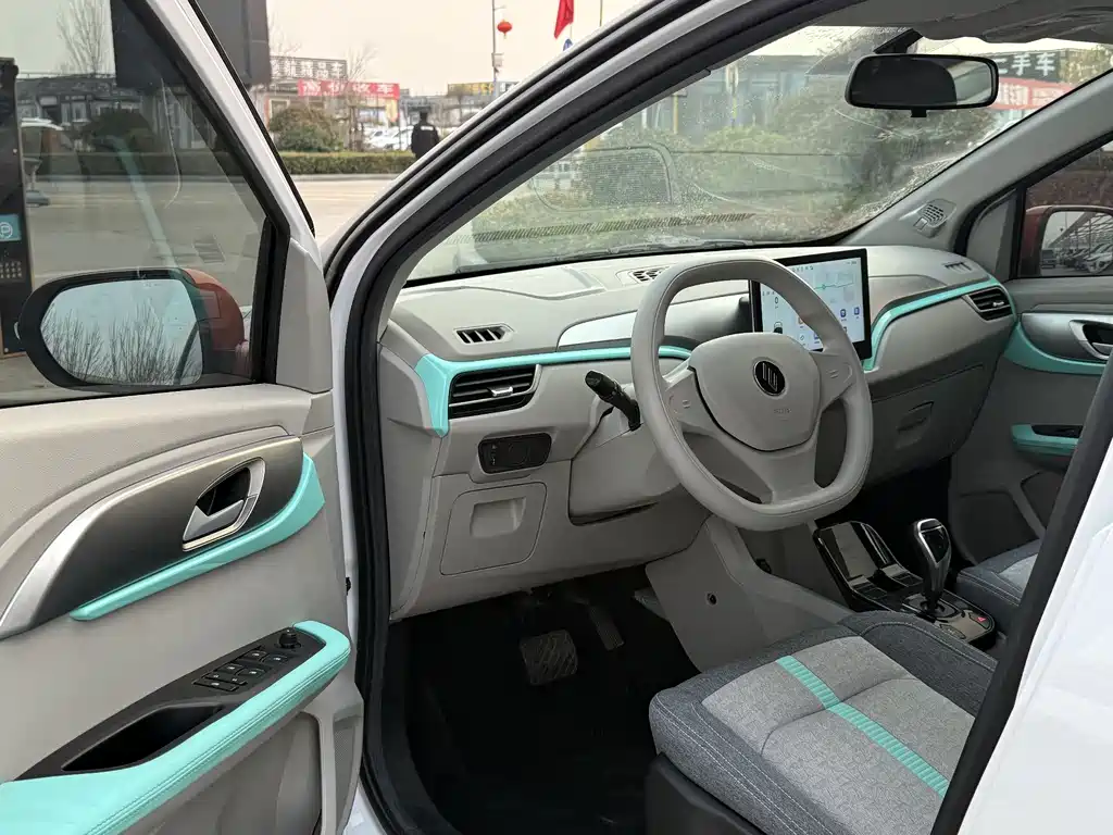 Yizhi EV3 2023 Youth Edition 320KM Luxury Model купить на сайте DeffCars