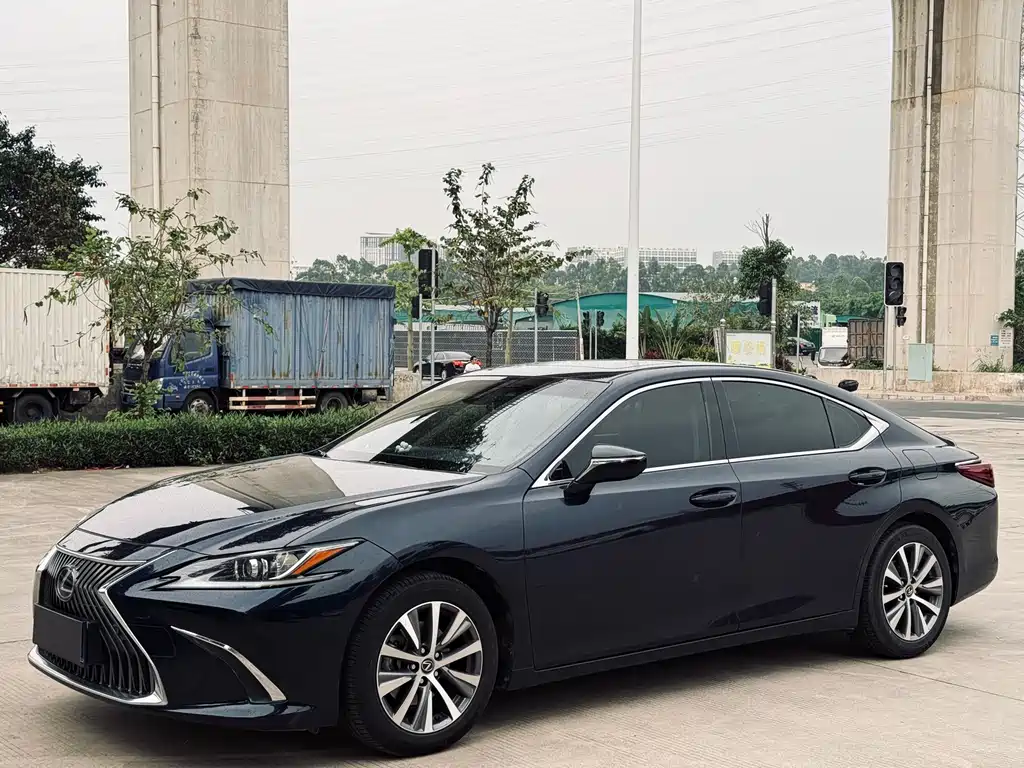 Lexus ES 2020 200 Excellence Edition купить на сайте DeffCars