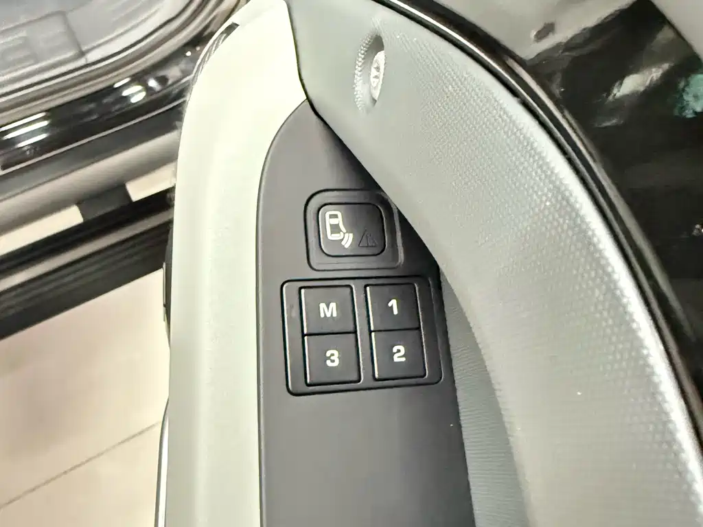 Land Rover Defender 2023 facelift 110 3.0T P400 Dark Special Edition купить на сайте DeffCars