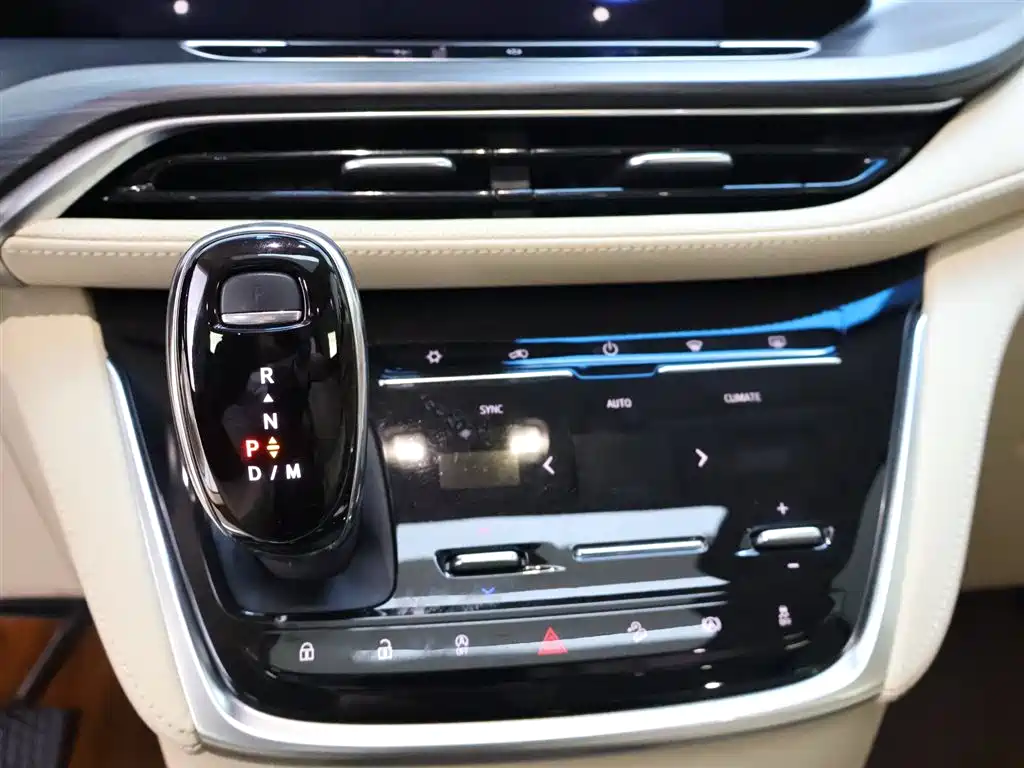Buick GL8 2023 ES Lu Zun Exclusive Model купить на сайте DeffCars
