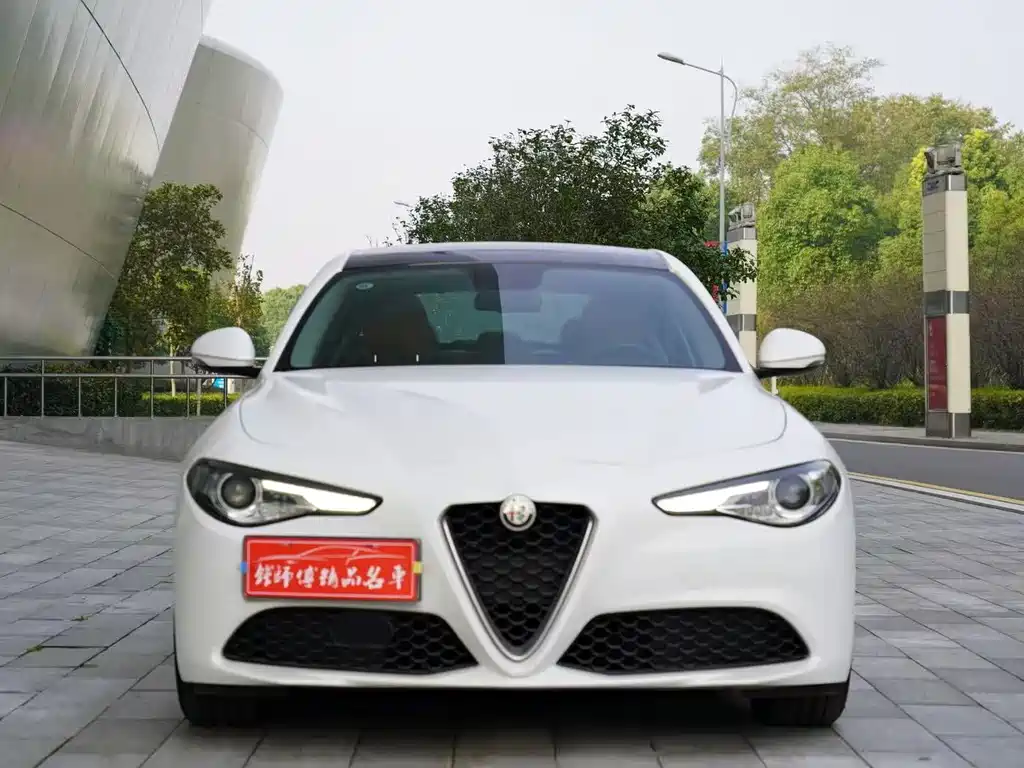 Giulia 2017 2.0T 200HP Deluxe Edition купить на сайте DeffCars