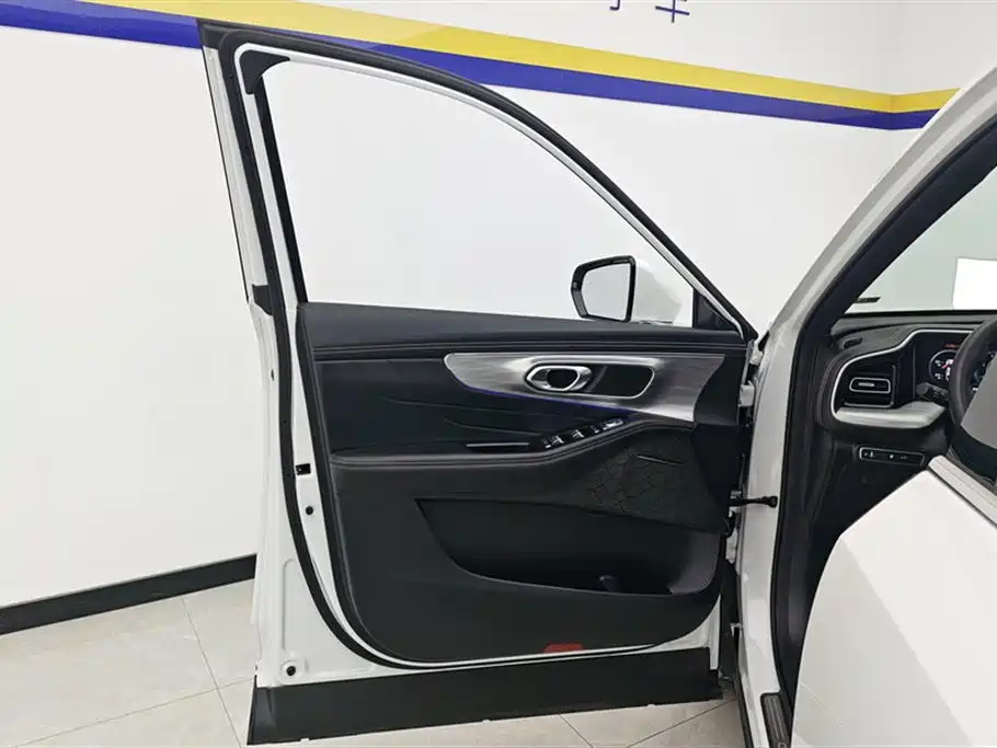 Trumpchi GS8 2025 Pilot Series 2.0TGDI two-wheel drive luxury version 5 seats купить на сайте DeffCars