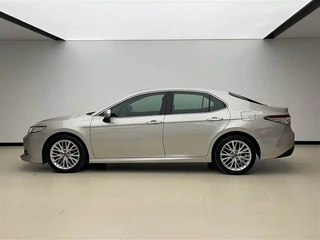 Camry 2019 2.5G Deluxe Edition National VI купить на сайте DeffCars