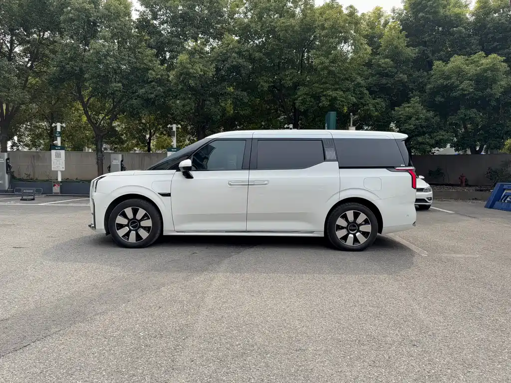 Jikrypton 009 2024 six-seat executive version four-wheel drive 108kWh купить на сайте DeffCars