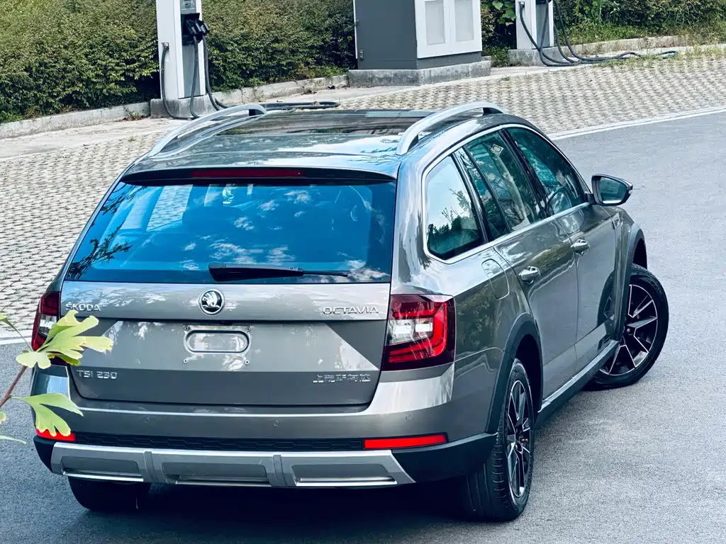 Octavia 2018 station wagon TSI230 DSG luxury version купить на сайте DeffCars