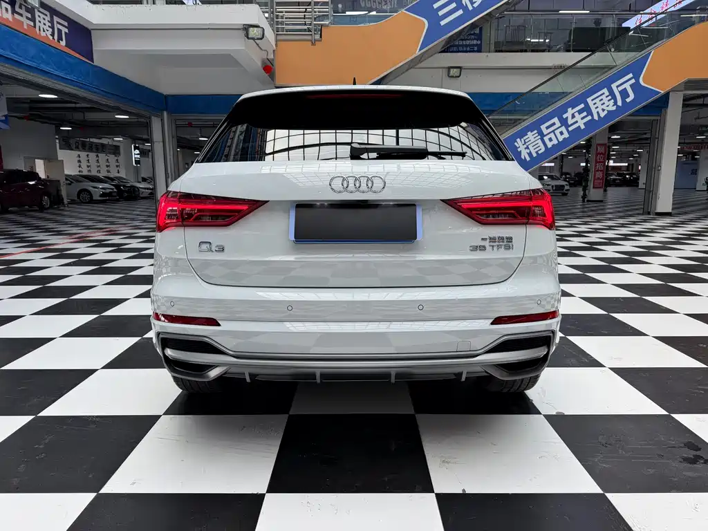 Audi Q3 2022 35 TFSI Fashionable and Dynamic купить на сайте DeffCars