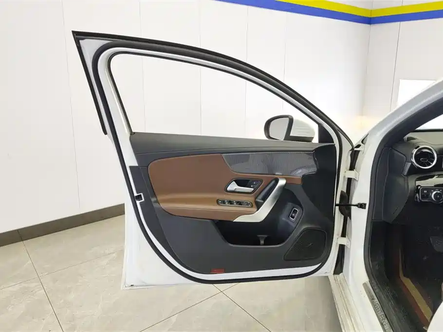 Mercedes-Benz A-Class 2019 A 180 L Sports Sedan купить на сайте DeffCars