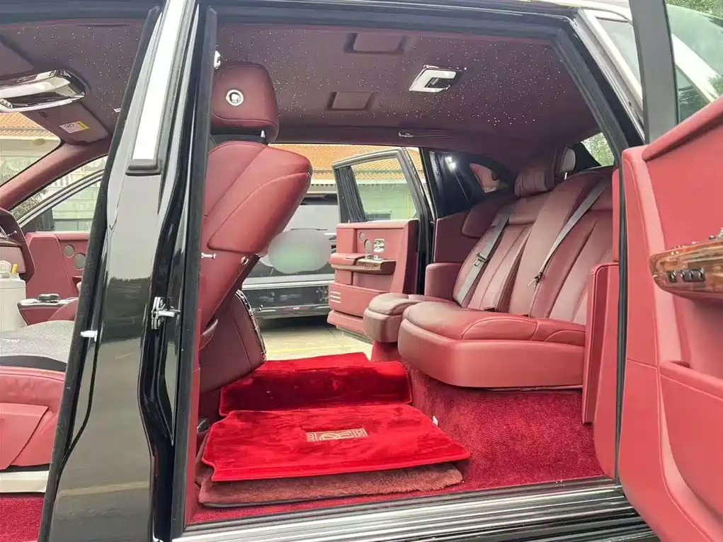 Phantom 2018 6.7T long wheelbase version купить на сайте DeffCars