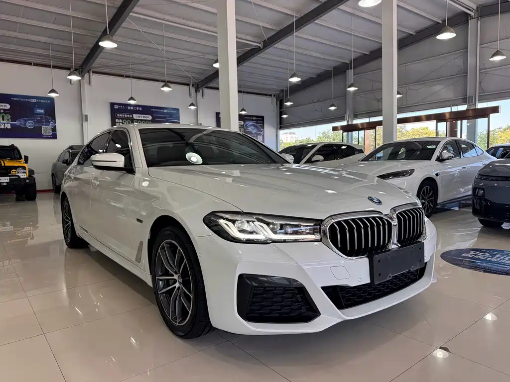 BMW 5 Series New Energy 2022 535Le M Sports Package купить на сайте DeffCars