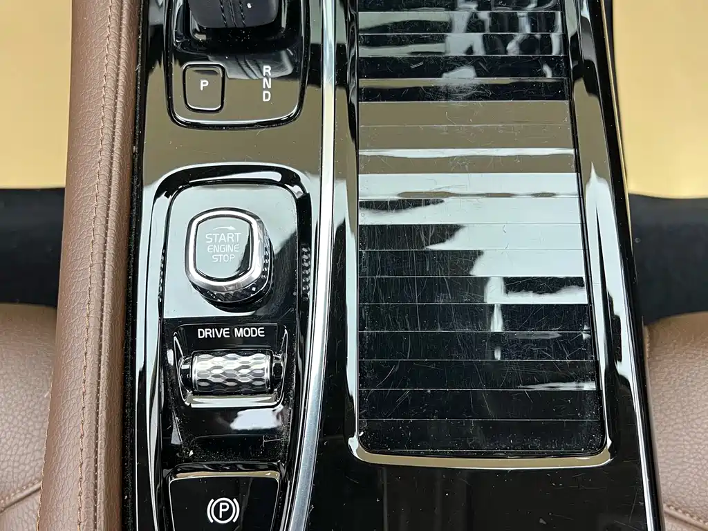 Volvo S90 Plug-in Hybrid 2020 T8 E-Drive Hybrid Zhiyi Luxury Edition купить на сайте DeffCars