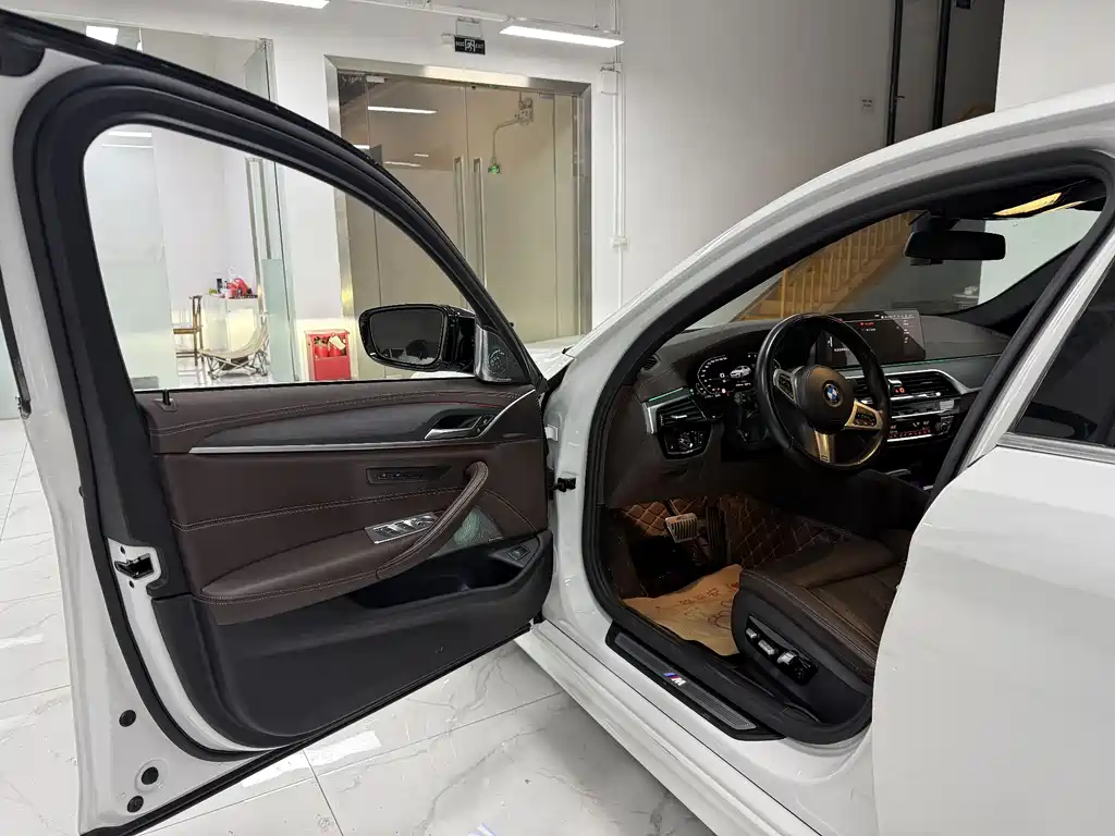 BMW 5 Series 2022 Facelift 2 530Li Exclusive M Sports Package купить на сайте DeffCars