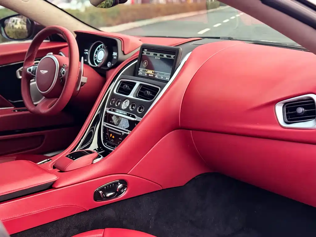 Aston Martin DB11 2019 4.0T V8 Coupe купить на сайте DeffCars