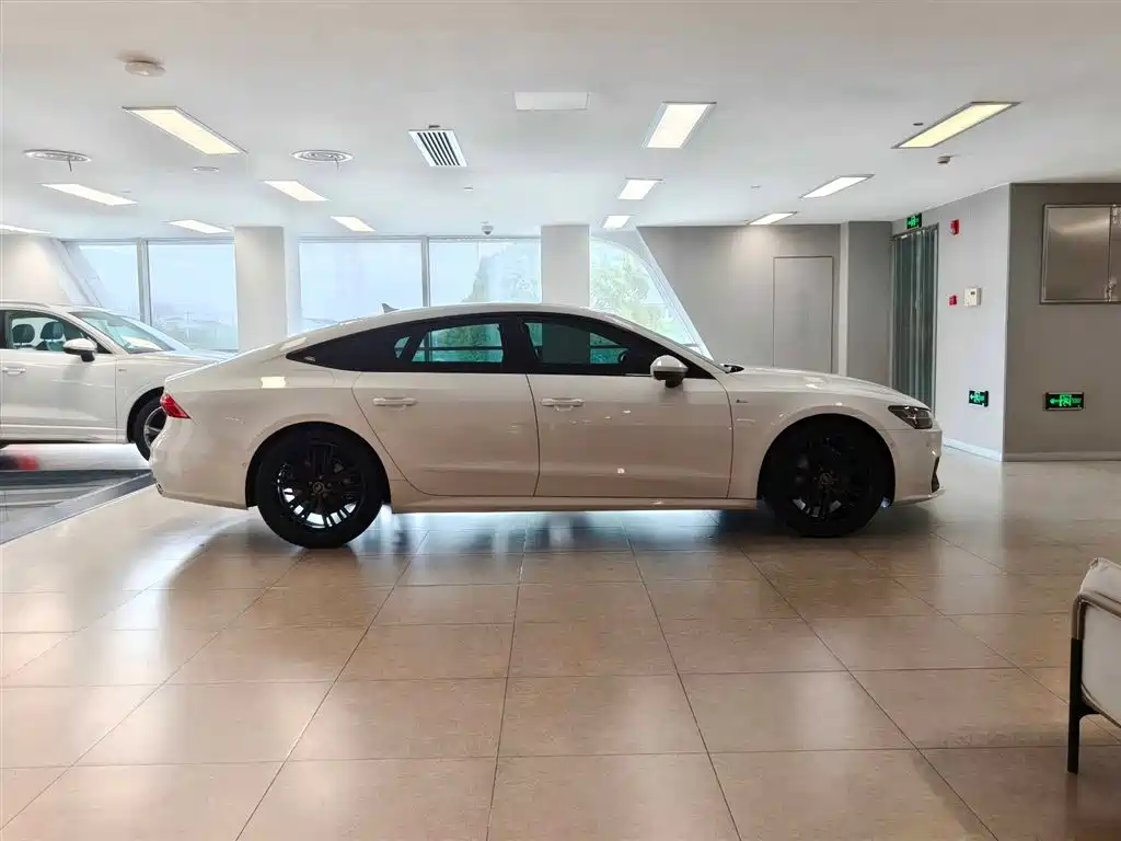 Audi A7 2023 45 TFSI Premium Selection купить на сайте DeffCars