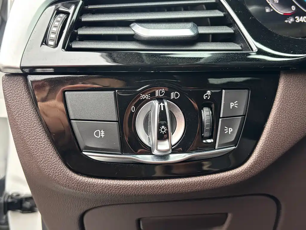 BMW 5 Series New Energy 2020 Mileage Upgraded Version 530Le Luxury Package купить на сайте DeffCars