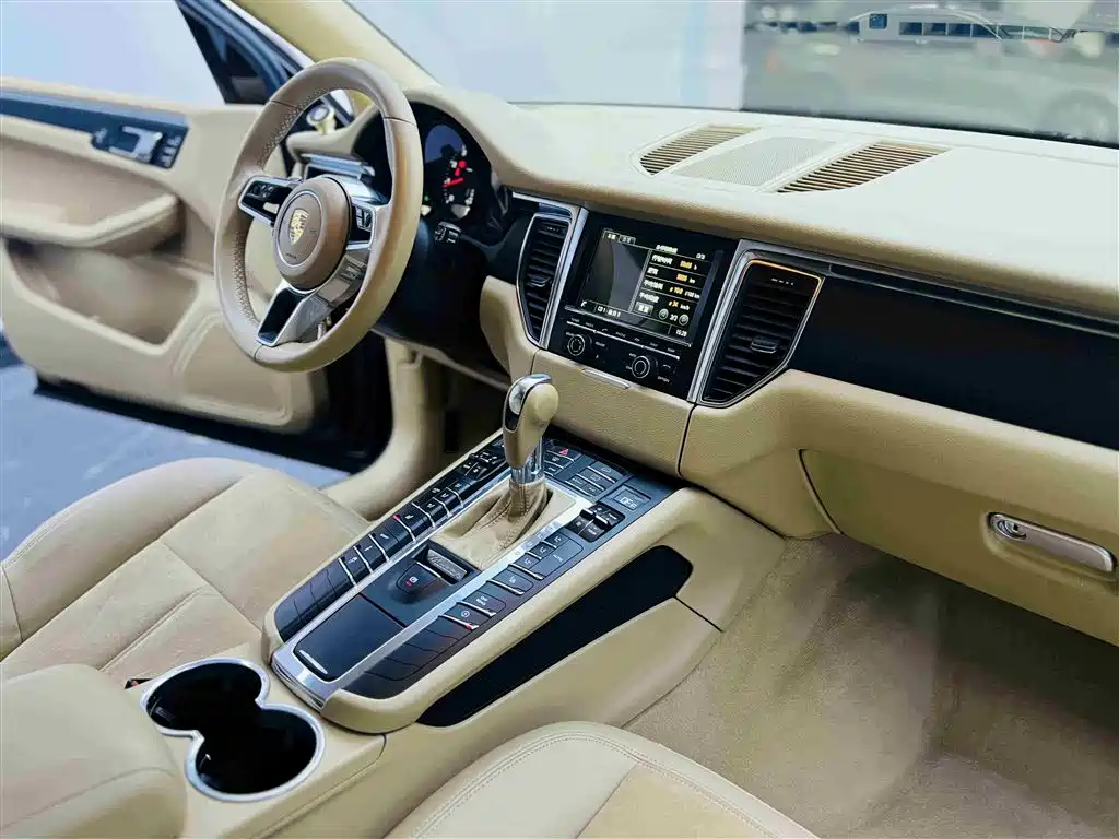 Macan 2016 Macan 2.0T купить на сайте DeffCars