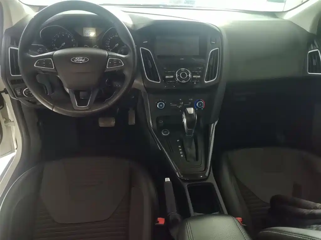 Focus 2018 sedan classic 1.6L automatic stylish smart mobility version купить на сайте DeffCars