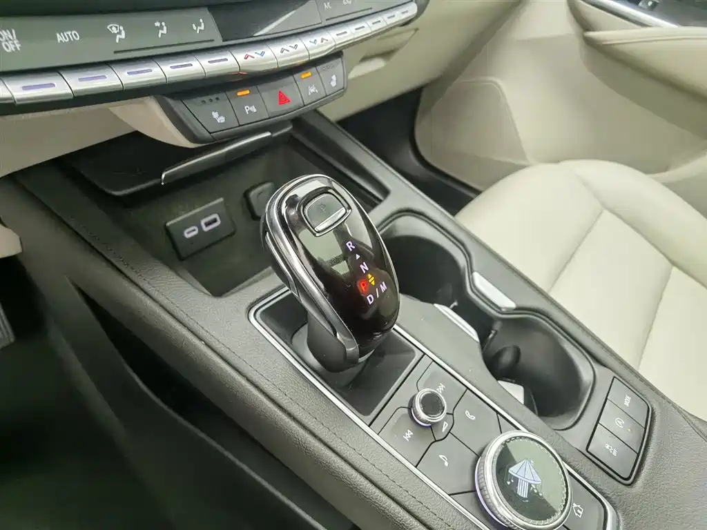 Cadillac XT4 2023 28T two-wheel drive luxury model купить на сайте DeffCars