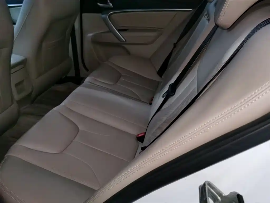 Emgrand 2017 Sedan Million Model 1.5L Manual Luxury Model купить на сайте DeffCars