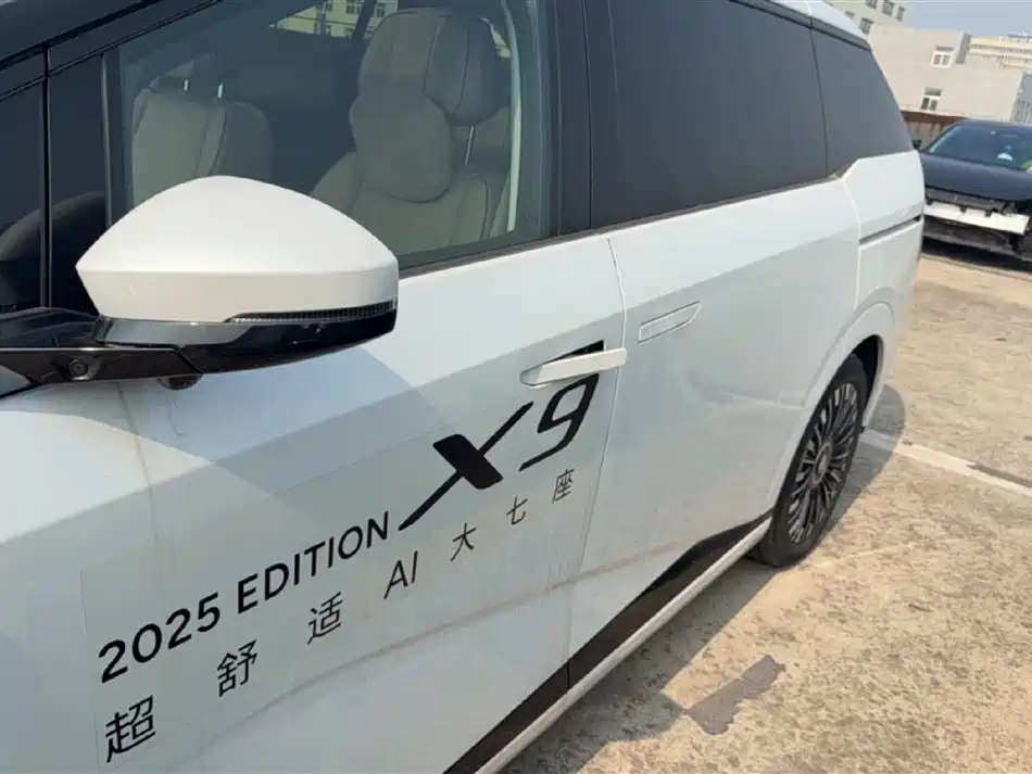 Xpeng X9 2025 pure electric 740 long battery life Max купить на сайте DeffCars