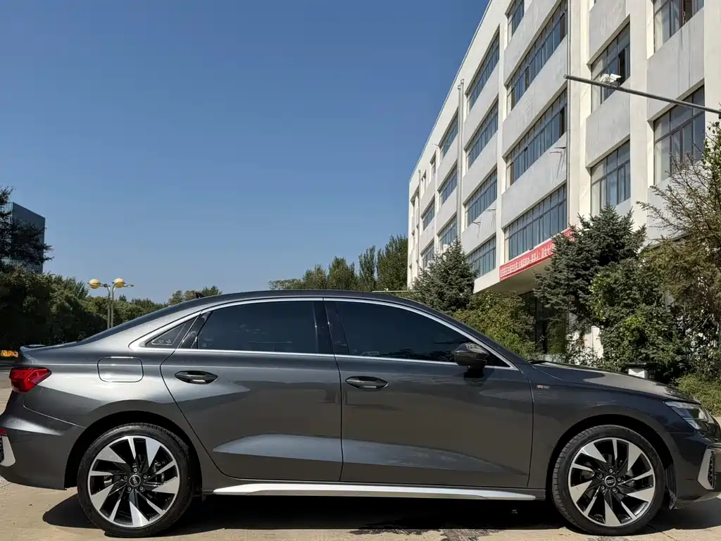 Audi A3 2023 Modified A3L Limousine 35 TFSI Fashion Sporty купить на сайте DeffCars