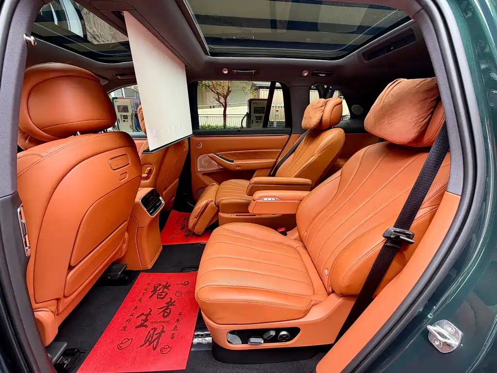 Wenjie M8 2025 extended range Ultra version 53.4kWh 6-seat version 192-line lidar) купить на сайте DeffCars