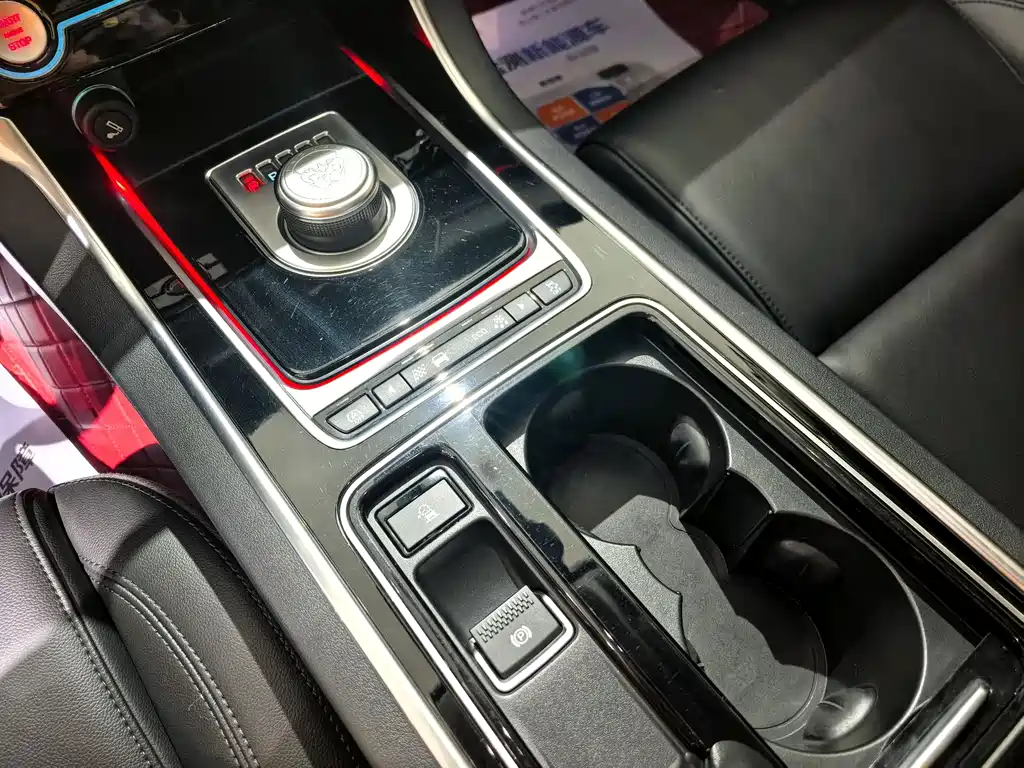 Jaguar XFL 2020 XFL 2.0T P200 two-wheel drive flagship version купить на сайте DeffCars