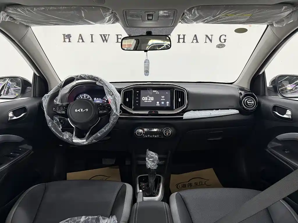 Yipao 2026 1.4L sunroof version купить на сайте DeffCars