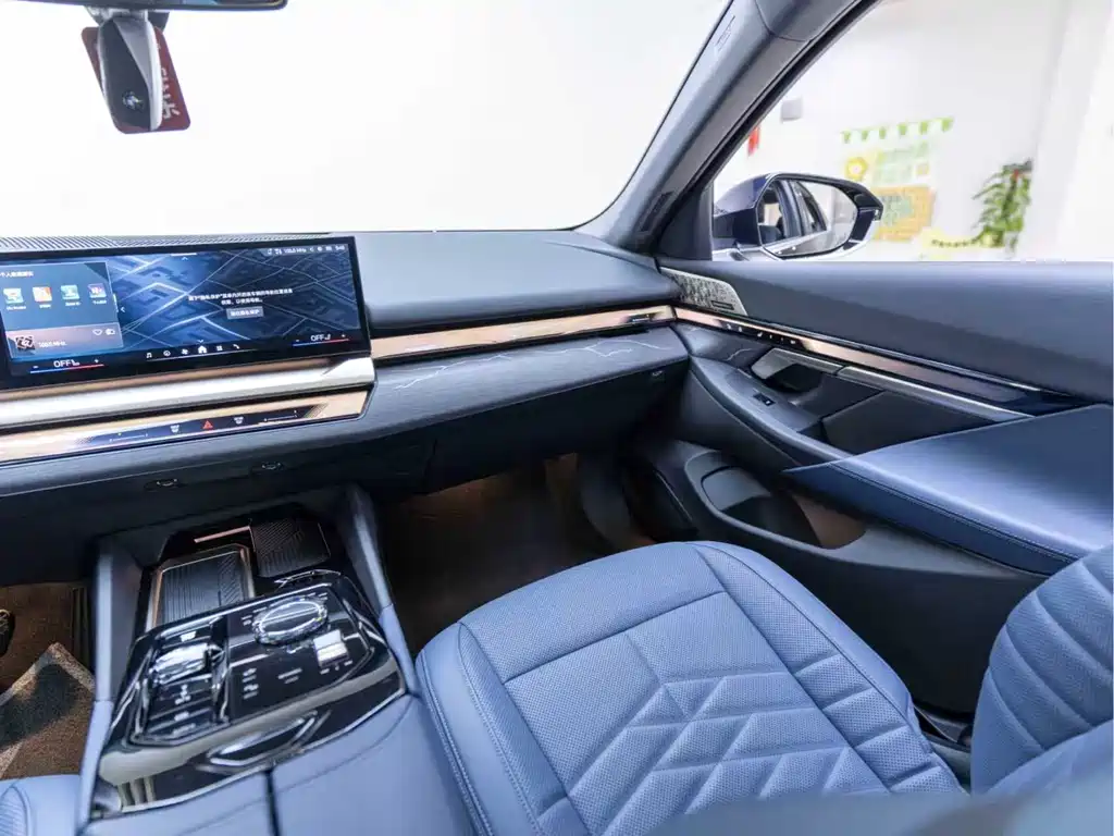 BMW 5 Series 2024 530Li Exclusive M Sports Package купить на сайте DeffCars
