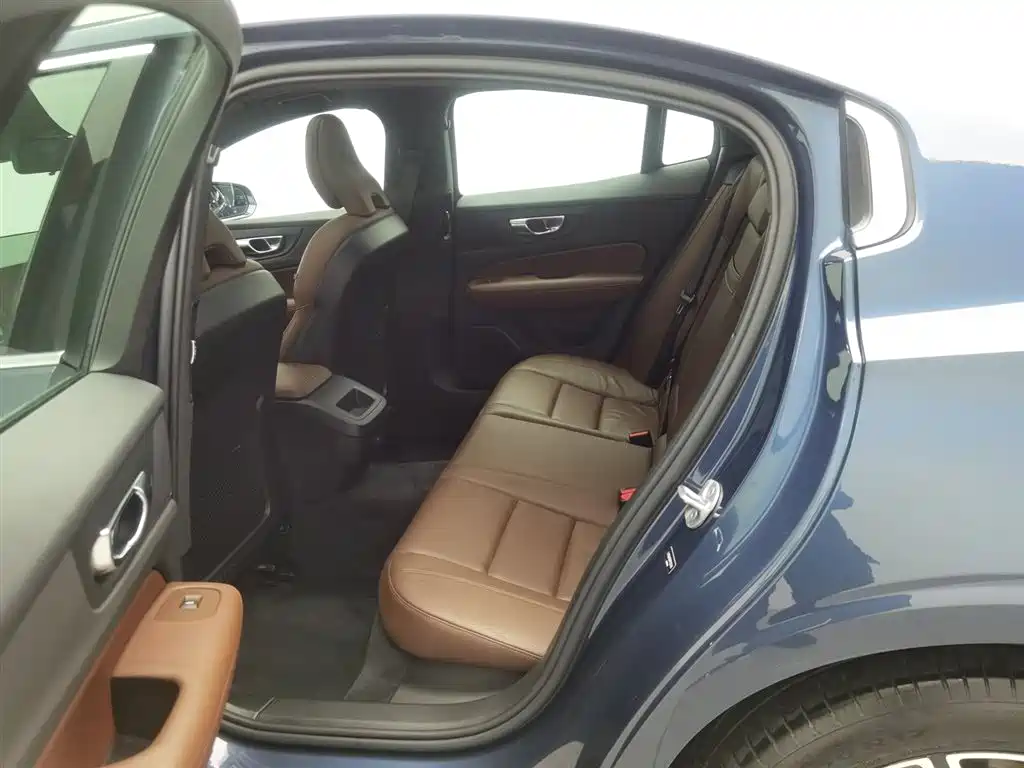 Volvo S60 2023 B4 Zhiyi Luxury Edition купить на сайте DeffCars