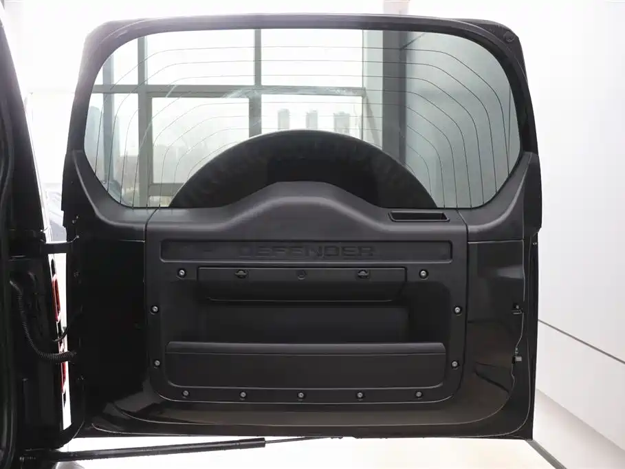 Land Rover Defender 2023 facelift 110 3.0T P400 X-DYNAMIC HSE купить на сайте DeffCars